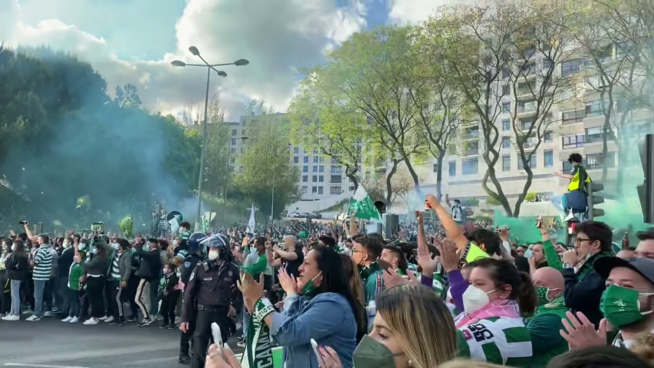 Receção dos adeptos ao autocarro da equipa do Sporting CP no jogo contra o Boavista