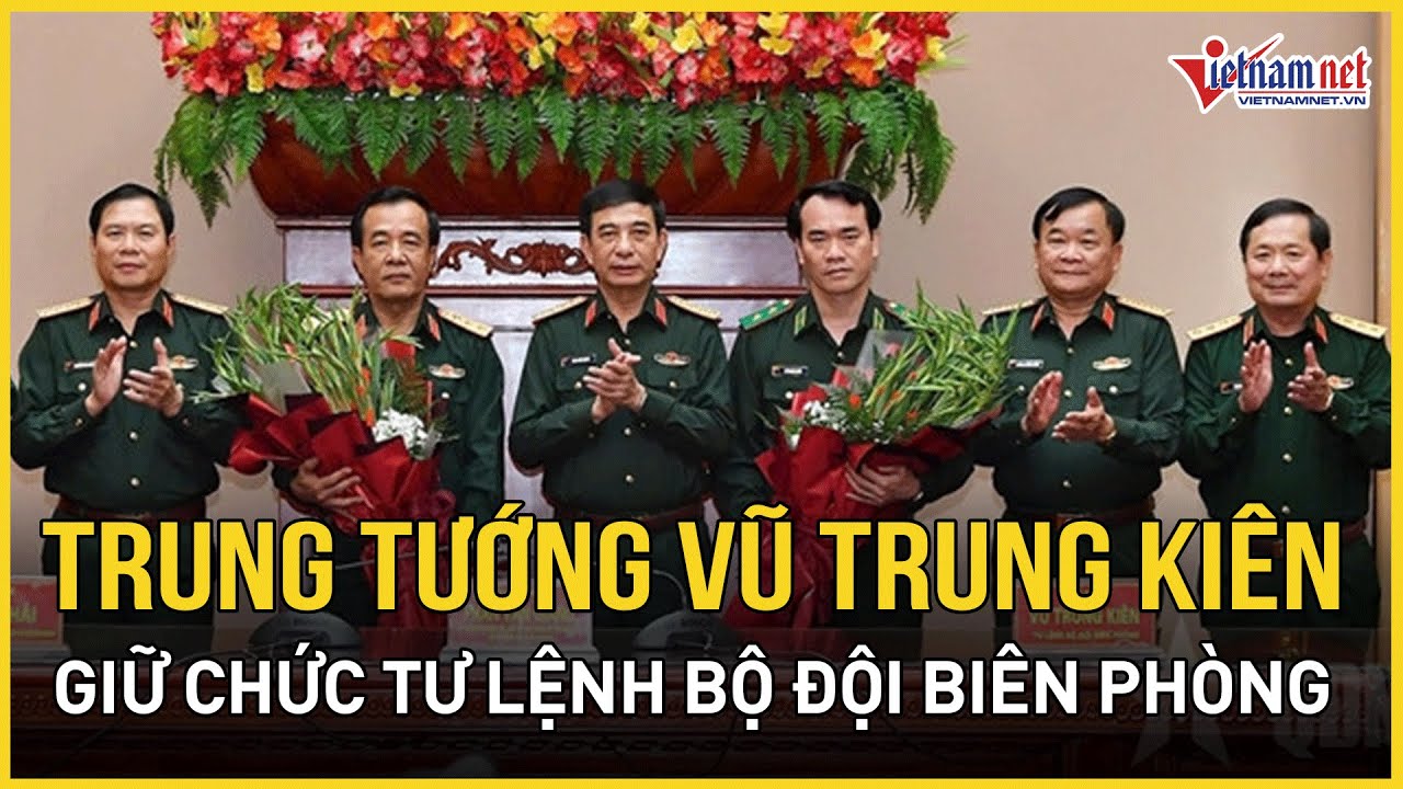 Đại tướng Phan Văn Giang chúc mừng Trung tướng Vũ Trung Kiên giữ chức Tư lệnh Bộ đội Biên phòng