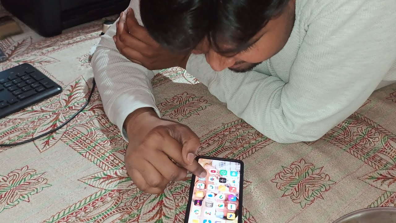 My brother is saying his phone is better than my phone 😂