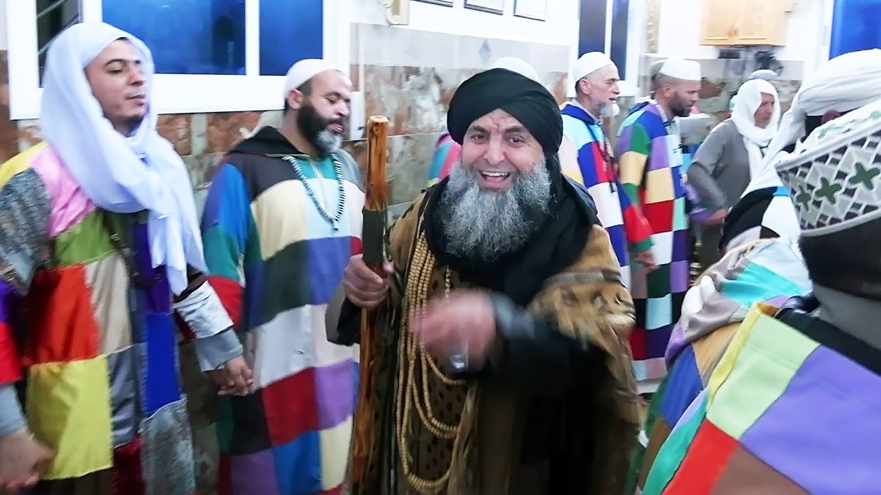 للجنون فن لايعرفه إلا المجنون بالله وفي الله مقطع رائع من الجذبة الصوفية شاهد حتى النهاية