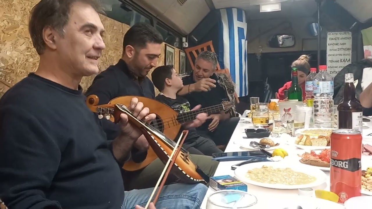 ΑΛΕΞΑΚΗΣ - ΤΡΙΑΝΤΑΦΥΛΛΟΣ - Γ. ΣΑΡΙΔΑΚΗΣ στο Λεωφορείο