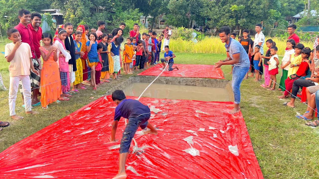 রশি টেনে পানিতে ফেলার চ্যালেঞ্জ। গ্রামের ছেলেদের পিচ্ছিল সাবান পানিতে টানাটানির মজার খেলা।Funny Game