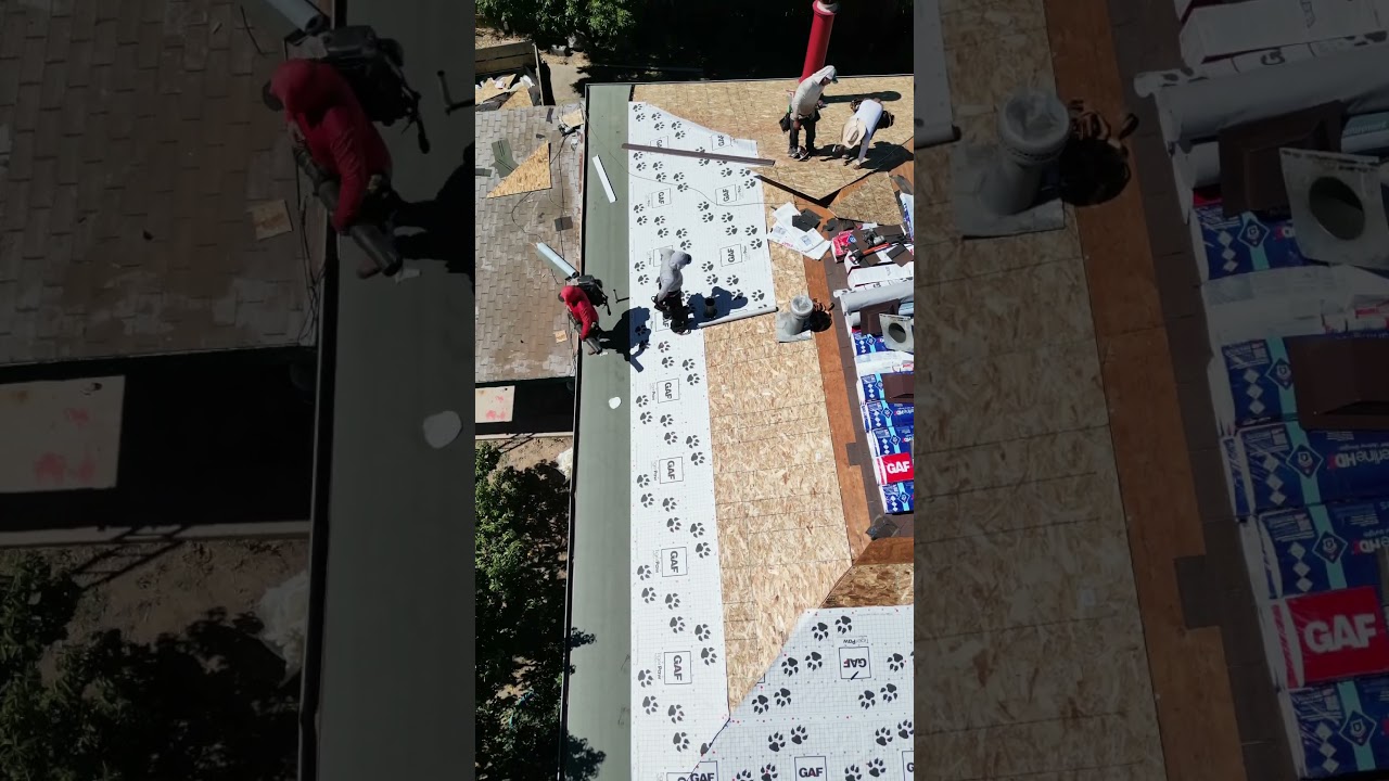 Pro Roofers installing GAF Synthetic Underlayment! 🏡 