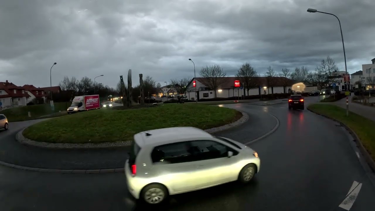 Stockstadt am Main in directia Hainburg, doar pe drumuri locale, fara autostrada