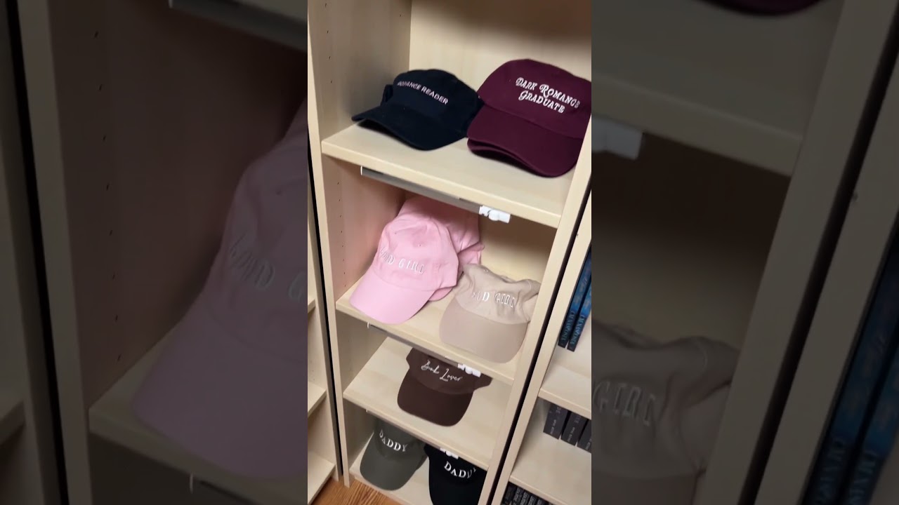 Explore a romance bookstore with me! 