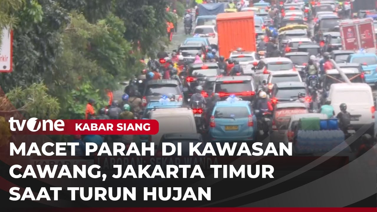 Arus Lalu Lintas di Jl.D.I.  Panjaitan Dipadati Kendaraan yang Terjebak Banjir | Kabar Siang