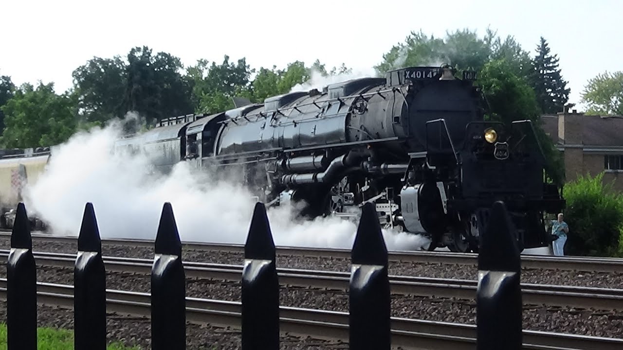 Union Pacific Big Boy #4014 leaving West Chicago