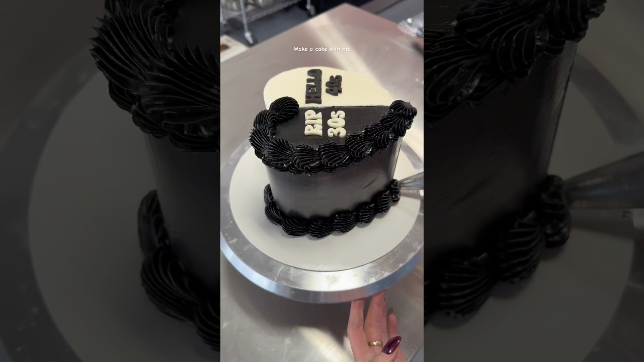 Cake decorating tutorial #cakedecorating #cake #cakes #cakeoftheday #cakedesign #cakeoftheday