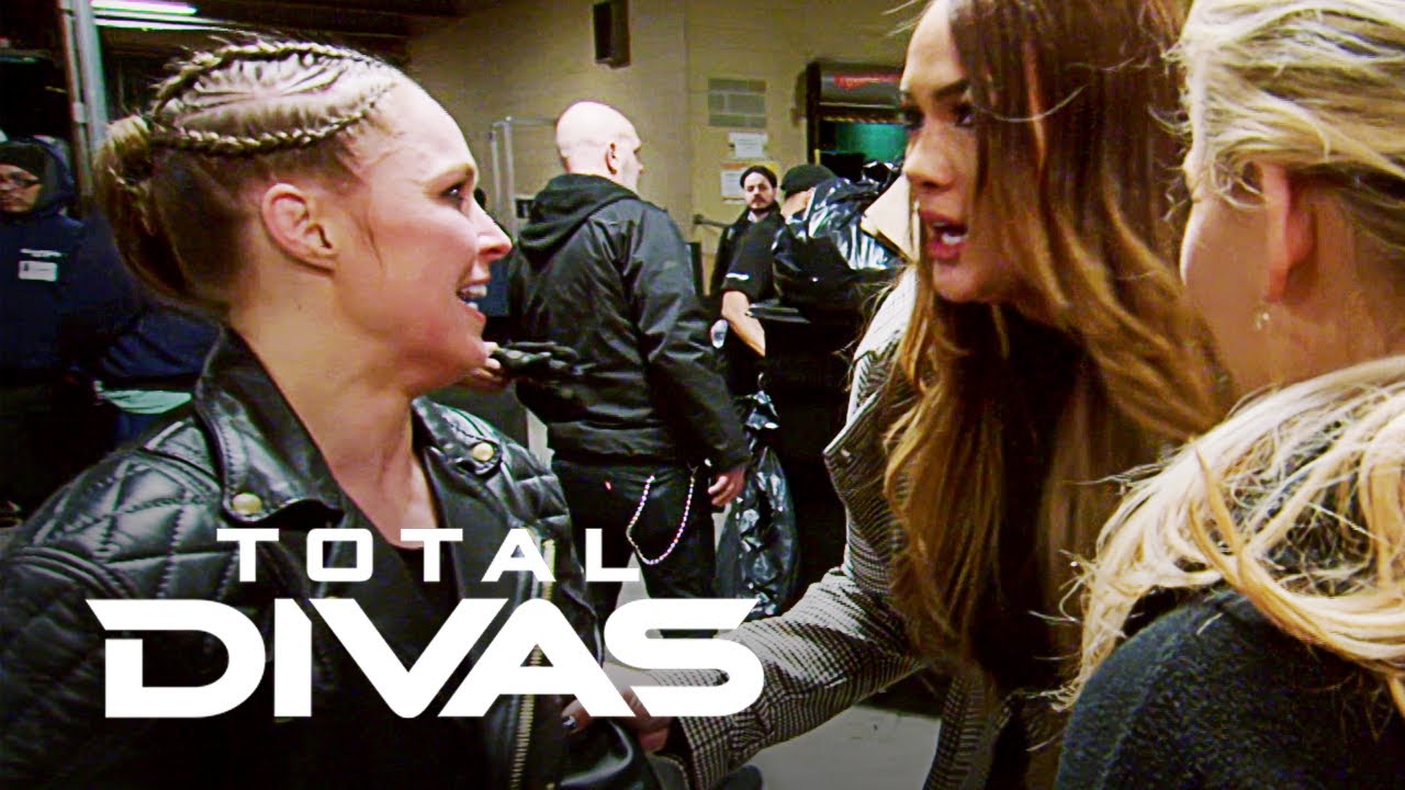 See Nia Jax & Ronda Rousey's Heated Moment | Total Divas | E!