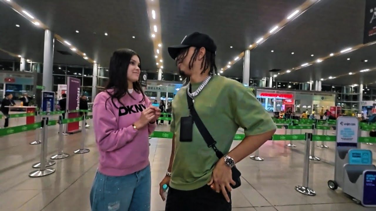 Rd Javi De Camino A Republica Dominicana Junto A Su Novia