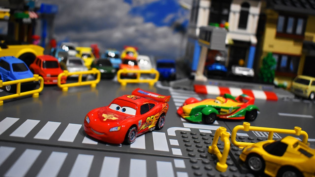 Pixar Cars World Grand Prix Dual Racing : Lightning McQueen VS Rip Clutchgoneski - StopMotion
