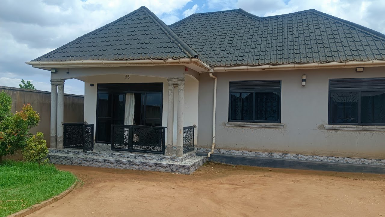 BROTHERS AND SISTERS THIS RESIDENTIAL HOUSE IS ON SALE WITH LAND TITLE HERE IN WAKISO KASENGEJJE 
