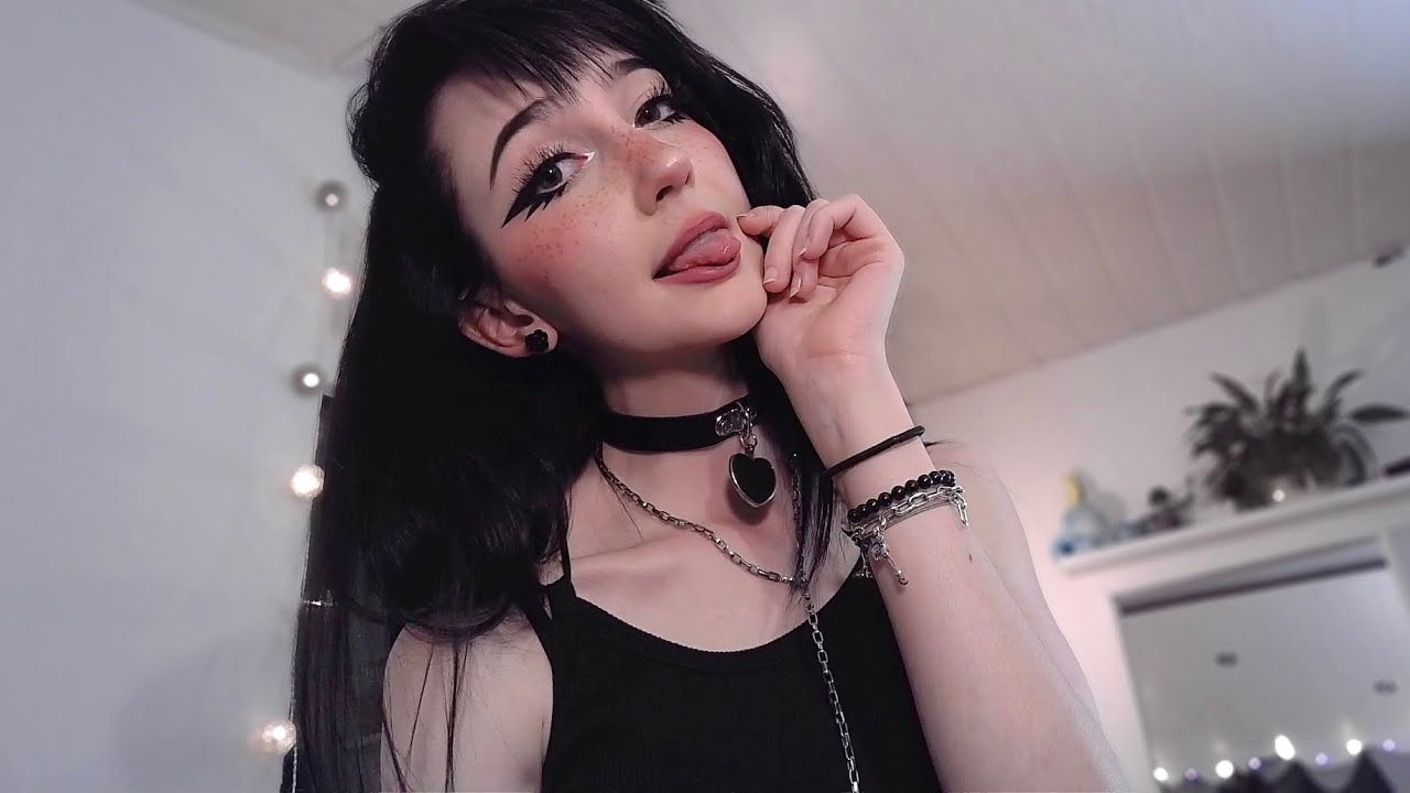 ASMR ☾ sassy e-girl pampers you in bed 😈 evening skincare roleplay
