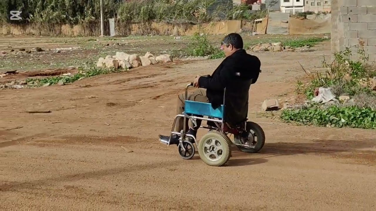 صنع كرسي كهربائي لدوي الاحتياجات  الخاصة 