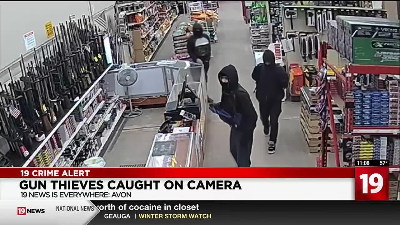 Gun thieves caught on camera