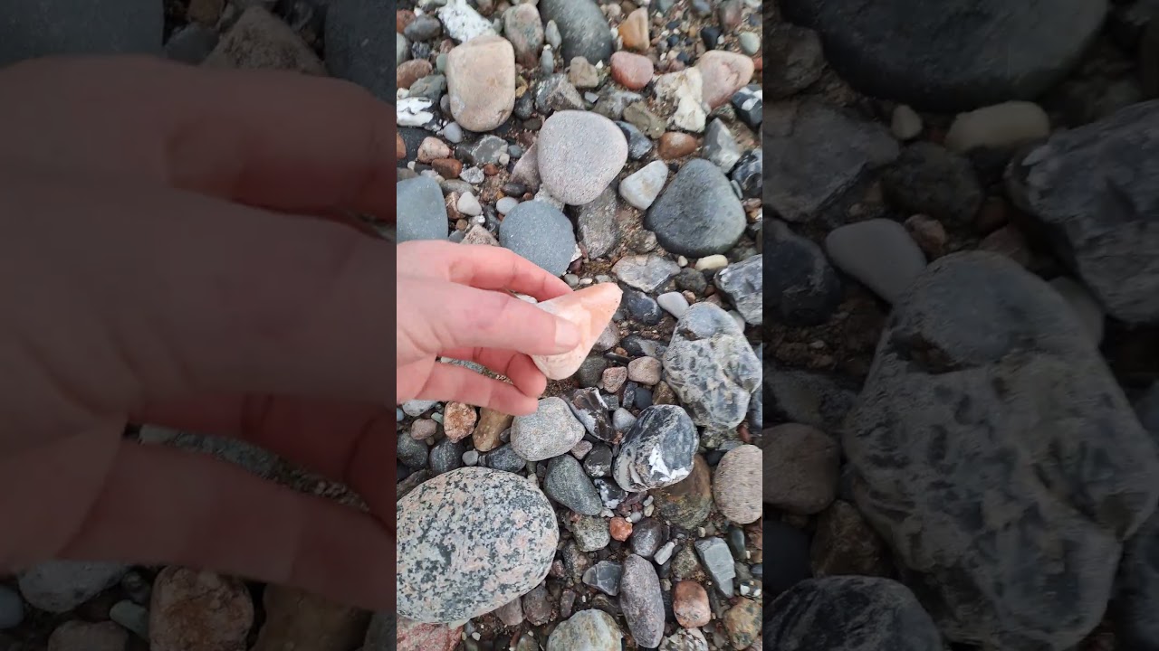 Gro&szlig;er rosaner Faserkalk, gefunden an der Ostseek&uuml;ste D&auml;nemarks #rosa #minerals #mineralien #ostsee