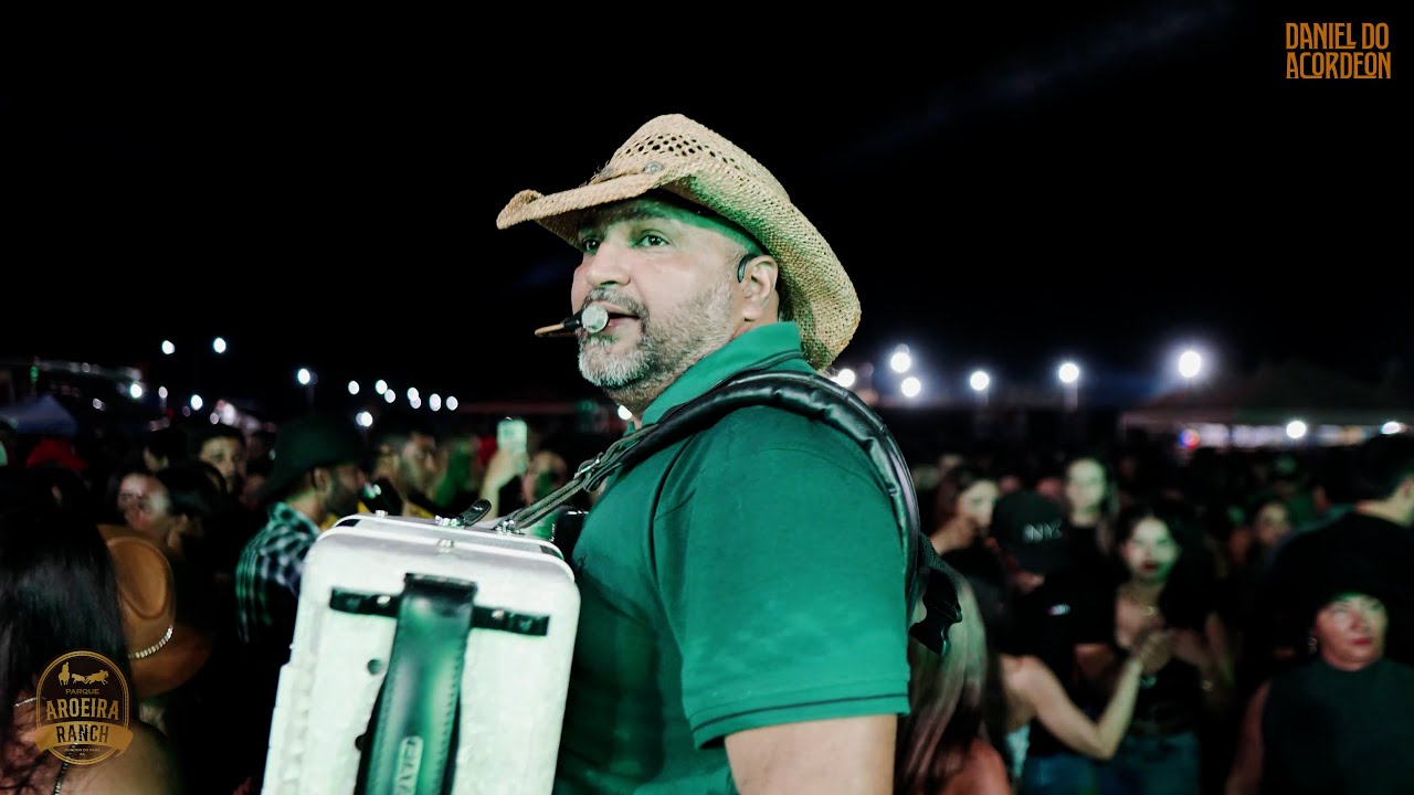 Daniel do Acordeon no Caminhão do Vaqueiro