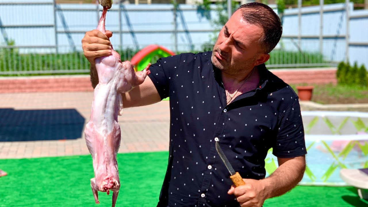 КРОЛИК В ТОМАТНОМ СОУСЕ.