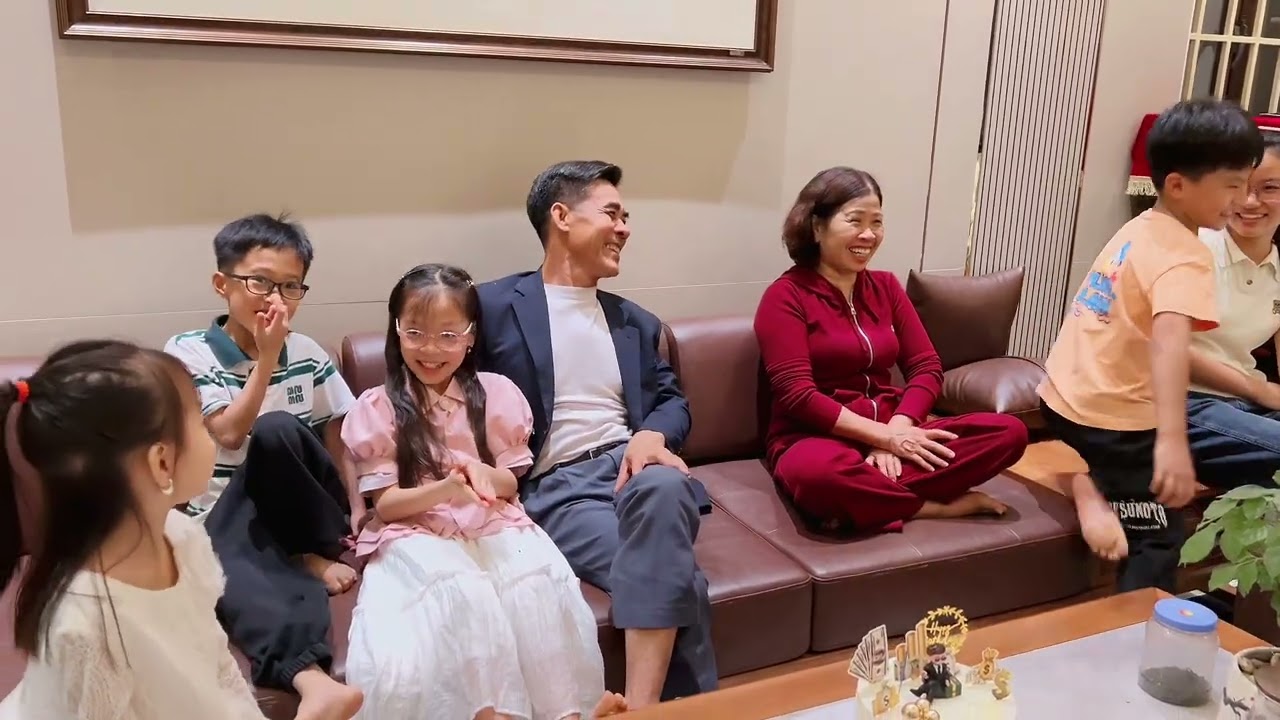 Các cháu chúc ông sinh nhật
