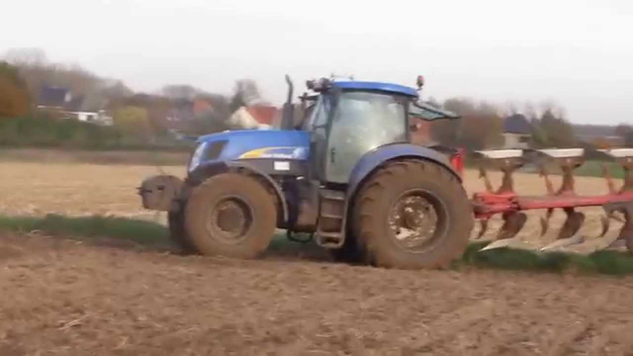 Dieter De Gelder met New Holland 7050 en 5 - schaar ploeg te Lede