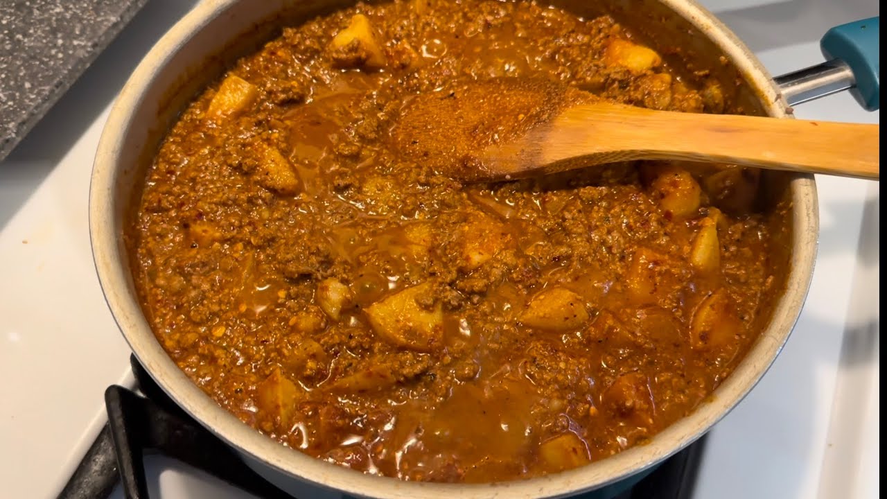GUISADO DE CARNE MOLIDA CON PAPAS EN SALSA DE CHILE PULLA