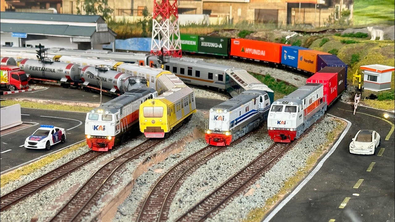 Kereta api KAI Gerbong Panjang CC206,CC203,CC204 & KA Prameks menikung tajam hingga anjlok di wesel