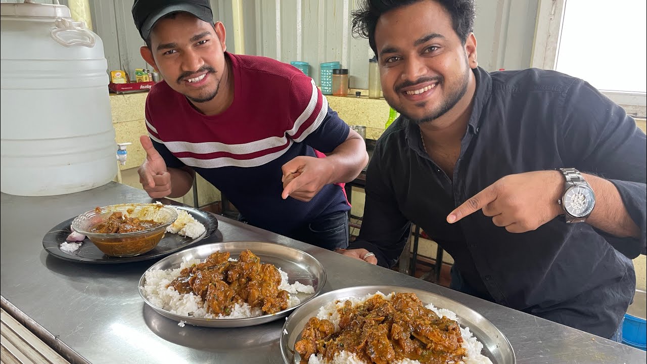 South Indian Style Chicken Curry in PG.😋 || Bengaluru PG || #vlog 