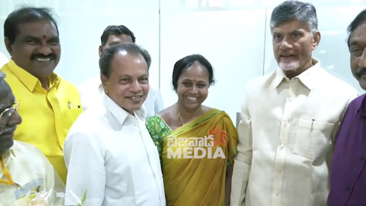 New TDP MLC Panchumarthi Anuradha Meets Chandrababu Naidu at House | Bezawadamedia