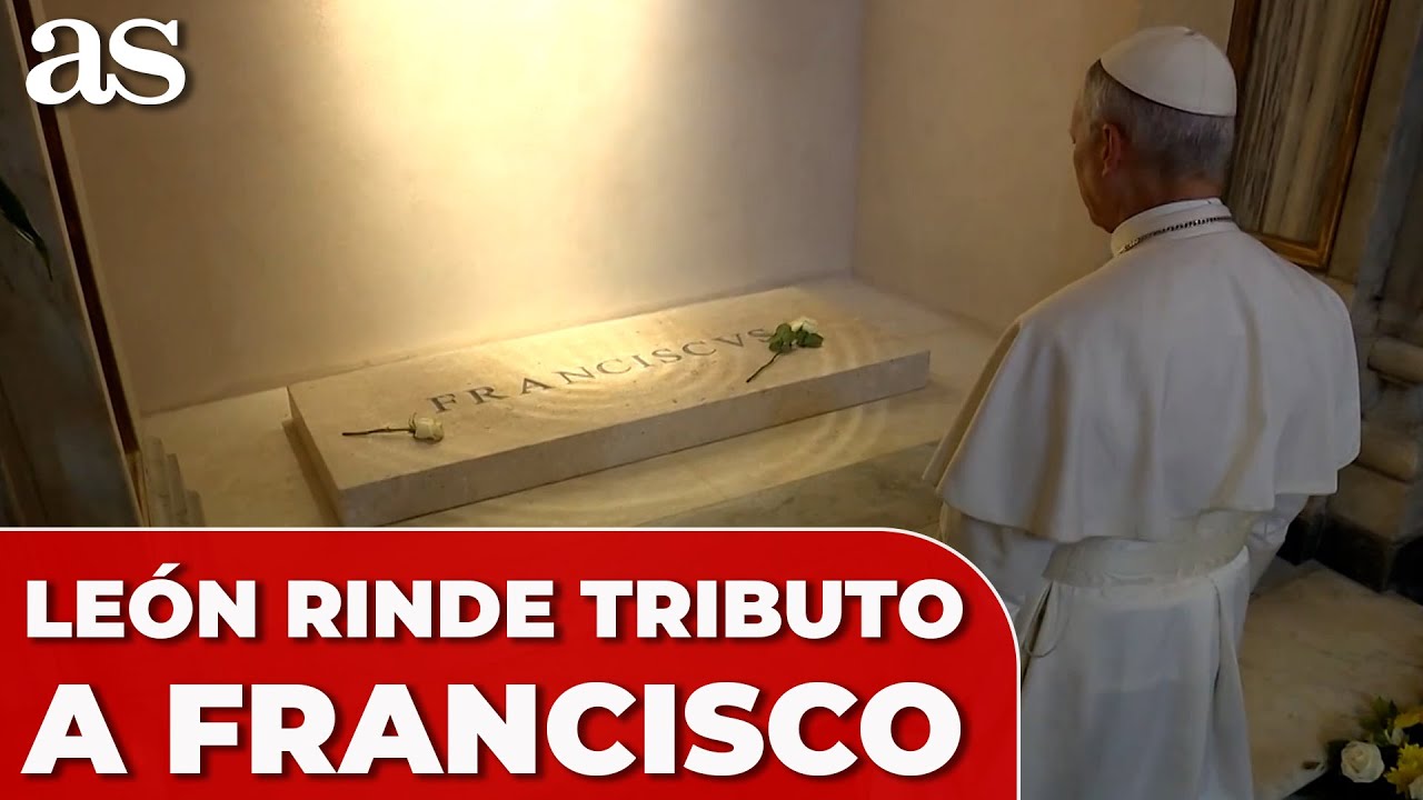 El PAPA LEÓN XIV rinde HOMENAJE al PAPA FRANCISCO en su tumba en su primer viaje fuera del VATICANO