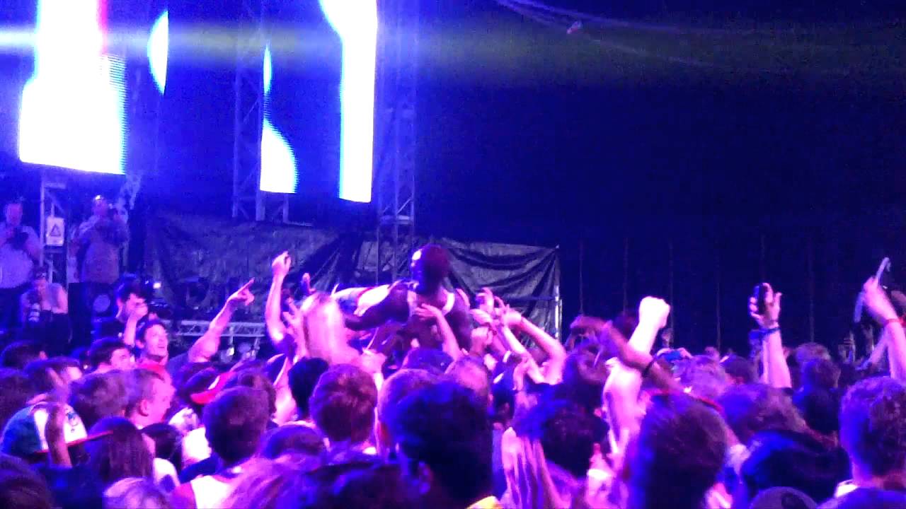 Benga crowd surfing with girls @ Global
