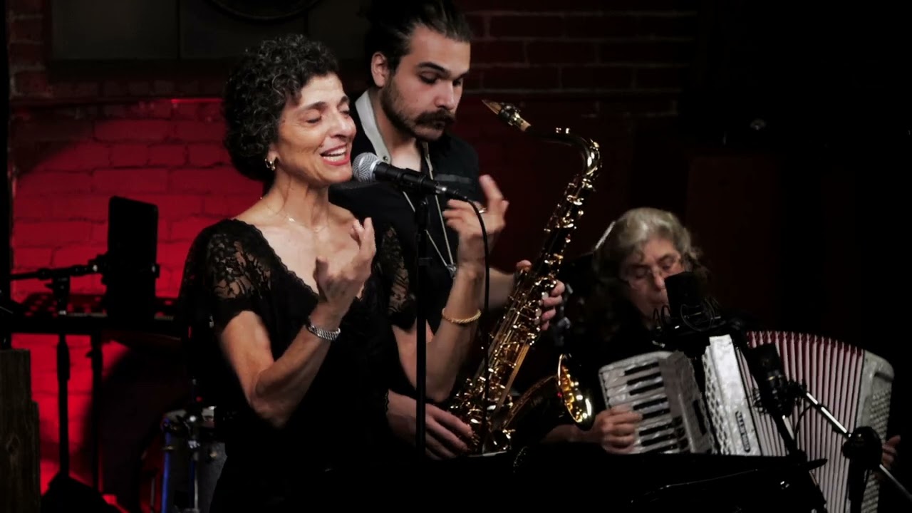 Besame Mucho Julie Slim & RendezVous