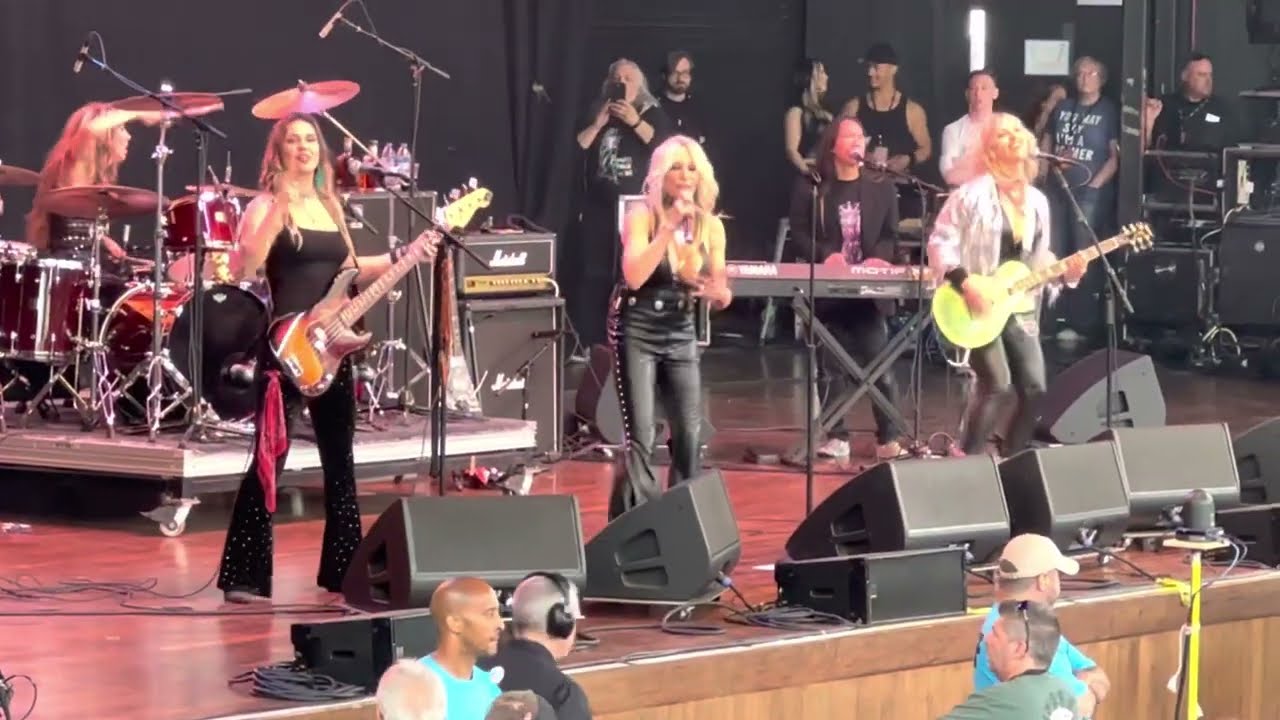 Vixen “Cryin’” live