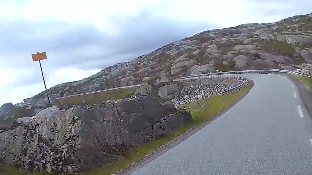 Heading towards Lysebotn
