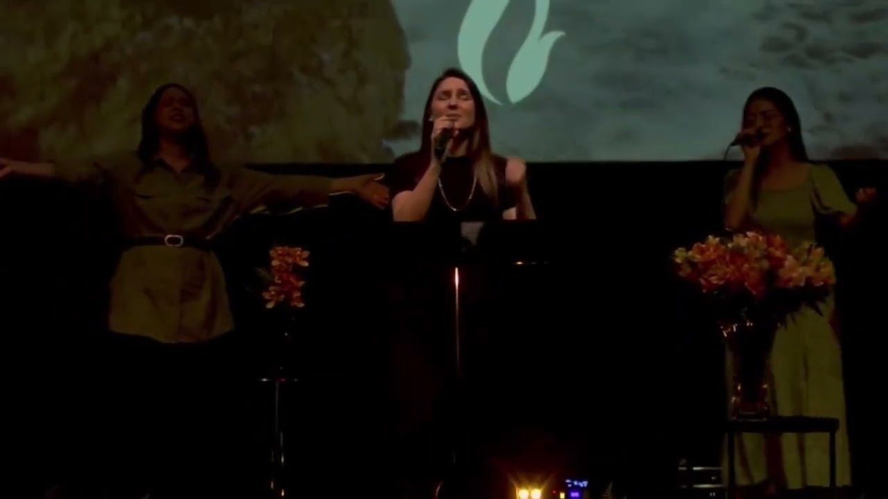 Medley - Labareda | A morte venceste | Dance em nosso meio | A Ele a glória | Isaias 9