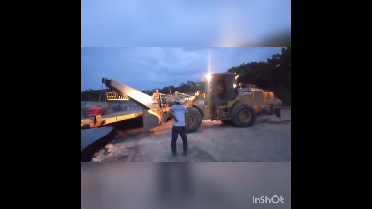 Urgente: Balsa j&aacute; est&aacute; no local do rio Curu&ccedil;&aacute;.