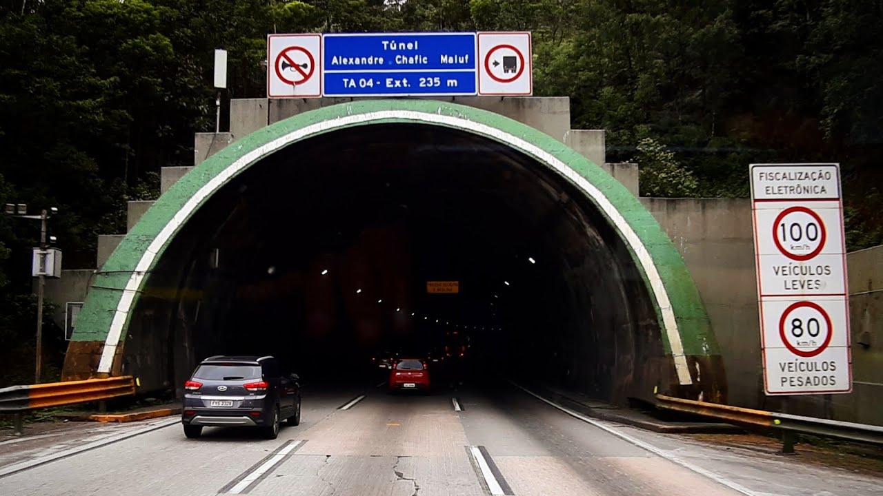 Subindo a Serra da Rodovia dos Imigrantes de Vissta Buss 360 da Viação Ultra S.A. (Carro: 2298)