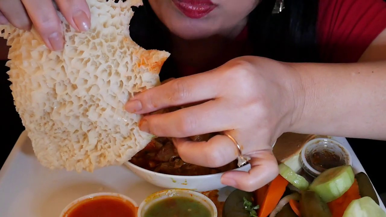 ASMR - HONEYCOMB BEEF TRIPE & MEXICAN MENUDO TRIPE SOUP (STICKY CRUNCHY CHEWY EATING SOUNDS.)