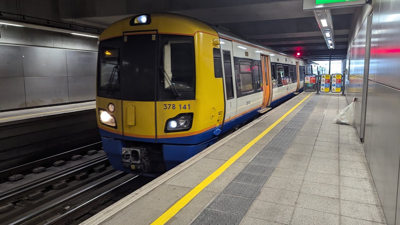 London Overground East London Line (Windrush Line) Dalston Junction - New Cross Class 378