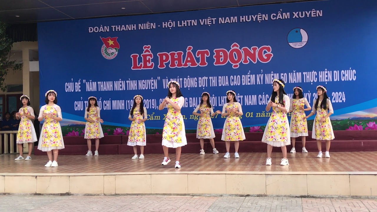 Đoàn trường THPT Cẩm Bình Ngày xuân long phụng sum vầy