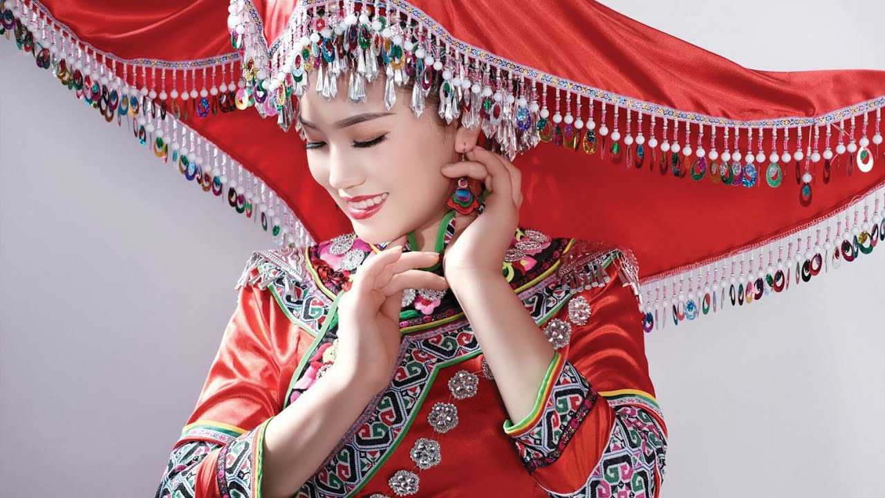 Txuj Nquam Toj Yeeb Faj 黄英踩山歌