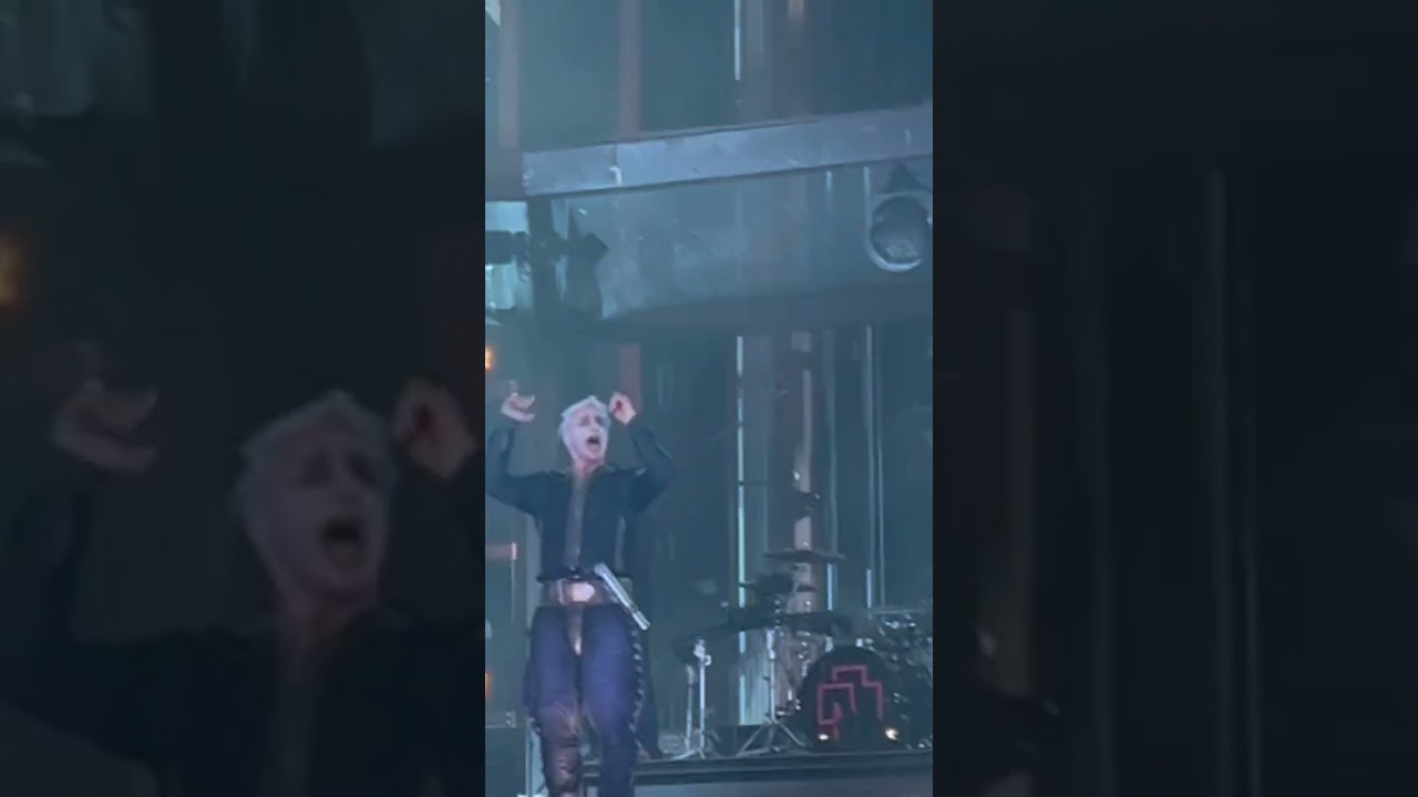 Till makes the mexican crowd go crazy! #rammstein  #rammsteinmexico #rammstein2022 #concert #cmdx