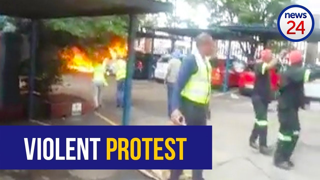 WATCH: Employees' cars set alight at Germiston plastics factory as violent protests continue
