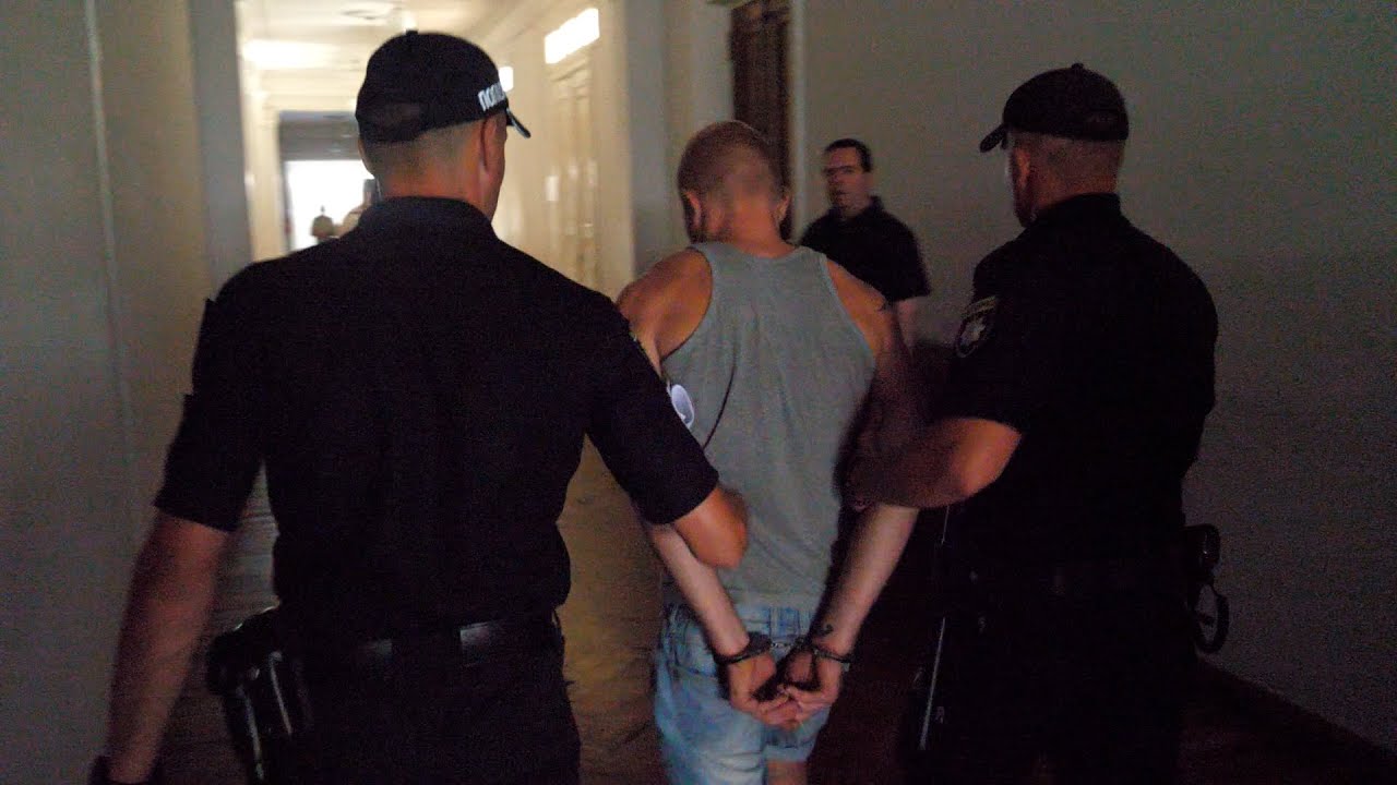 Житомирський суд обирав запобіжний захід рекетирам, на засідання також прийшли військові