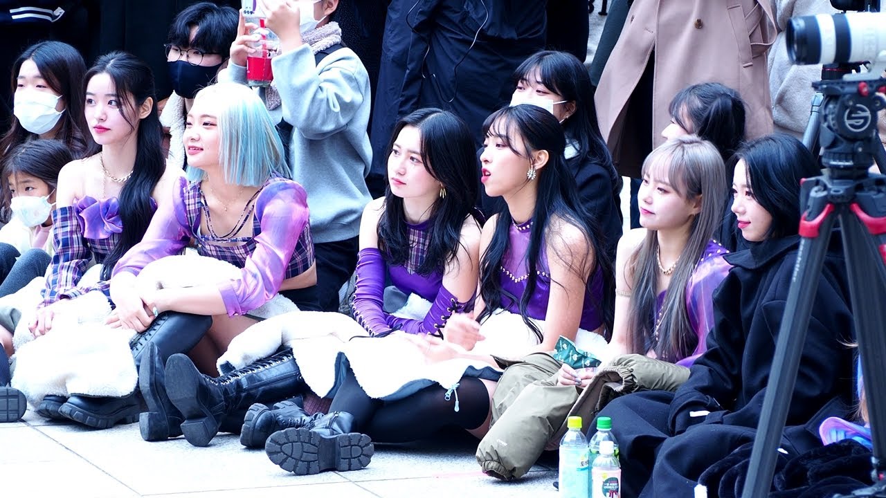 [UHD] 221127 아트비트 (ARTBEAT) - ARTBEAT 데뷔 기념 버스킹 리액션 직캠 Fancam