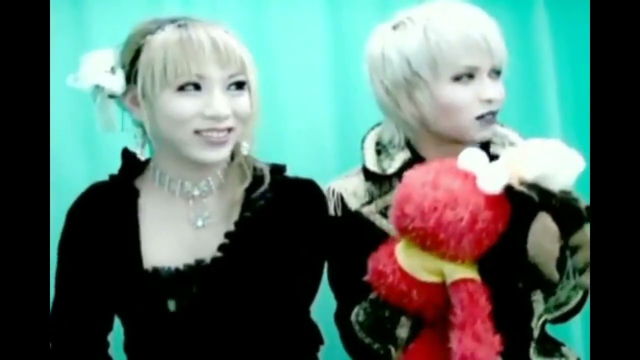 1 minute of visual kei band members being naughty off stage