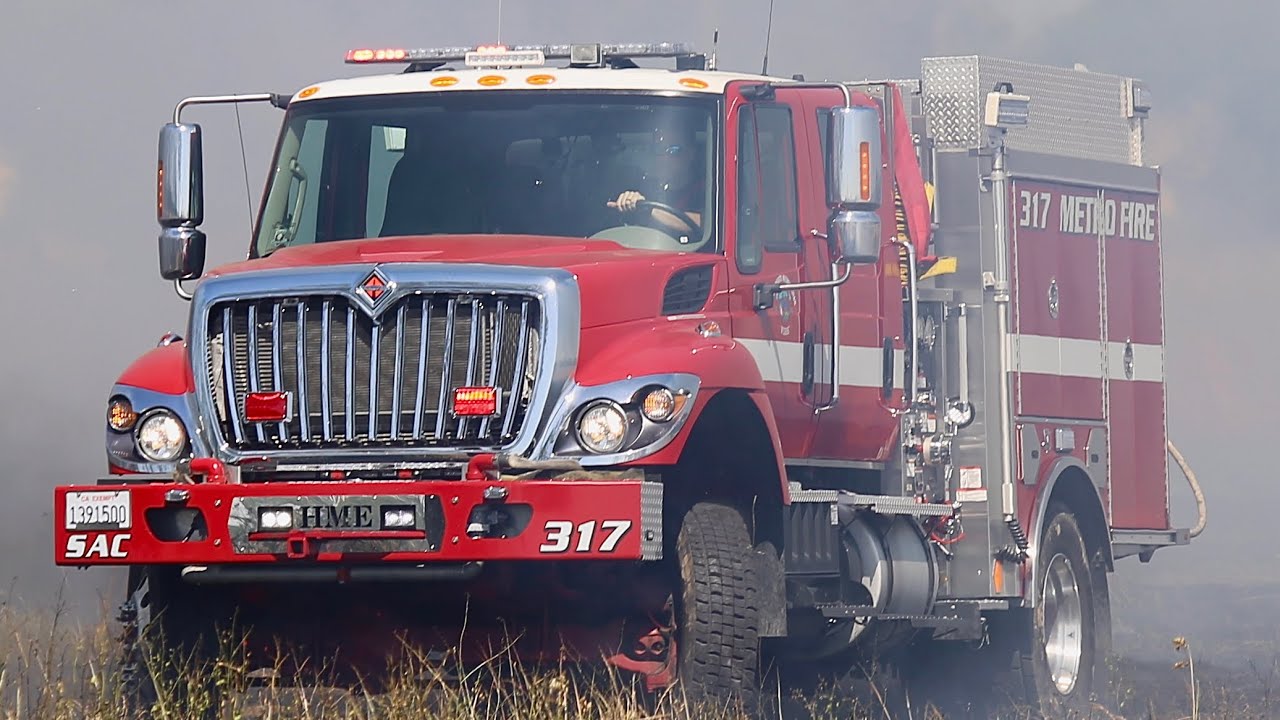 Pre Arrival: Firefighters Battle a Large Wind-Driven Grass Fire in North Sacramento CA