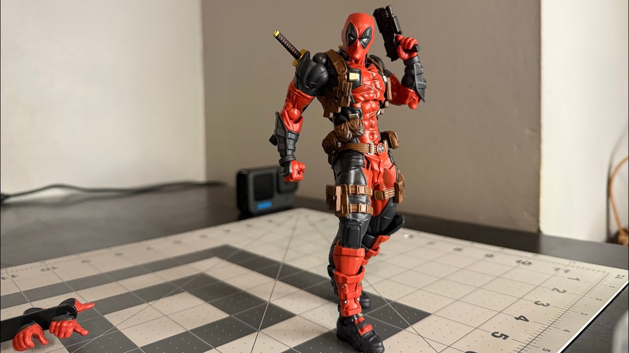Revoltech (Amazing Yamaguchi) Deadpool Ver. 2.5 (with left leg joint fixed) 