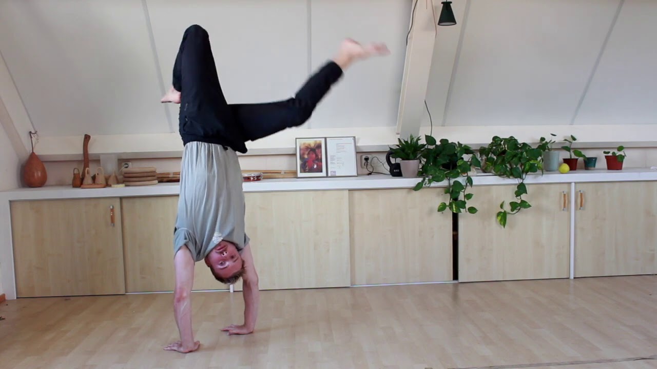 Complete Capoeria Flow | 10 Capoeira Movements for Beginners | So We Flow...