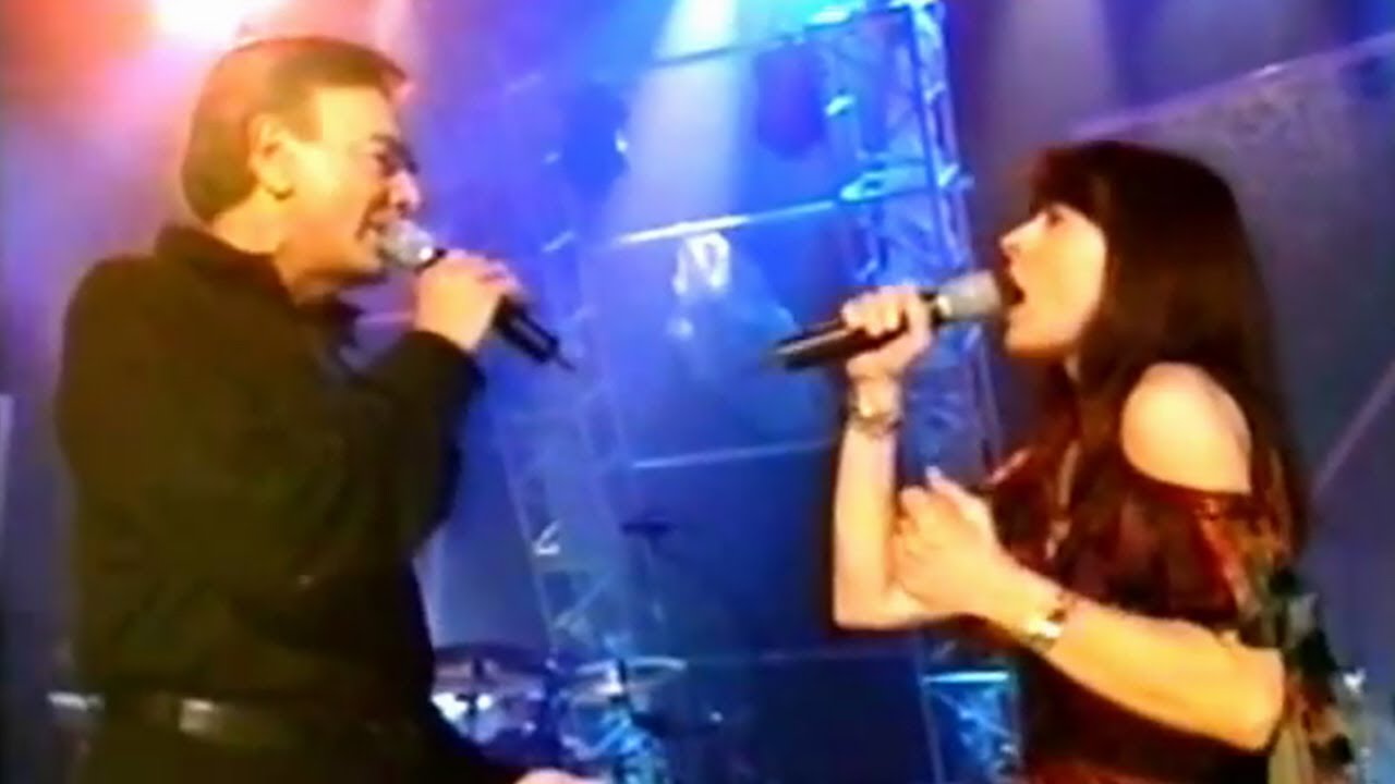 Neil Diamond - You don't bring me flowers (ft. Linda Press)(A&E live by request)[2001].