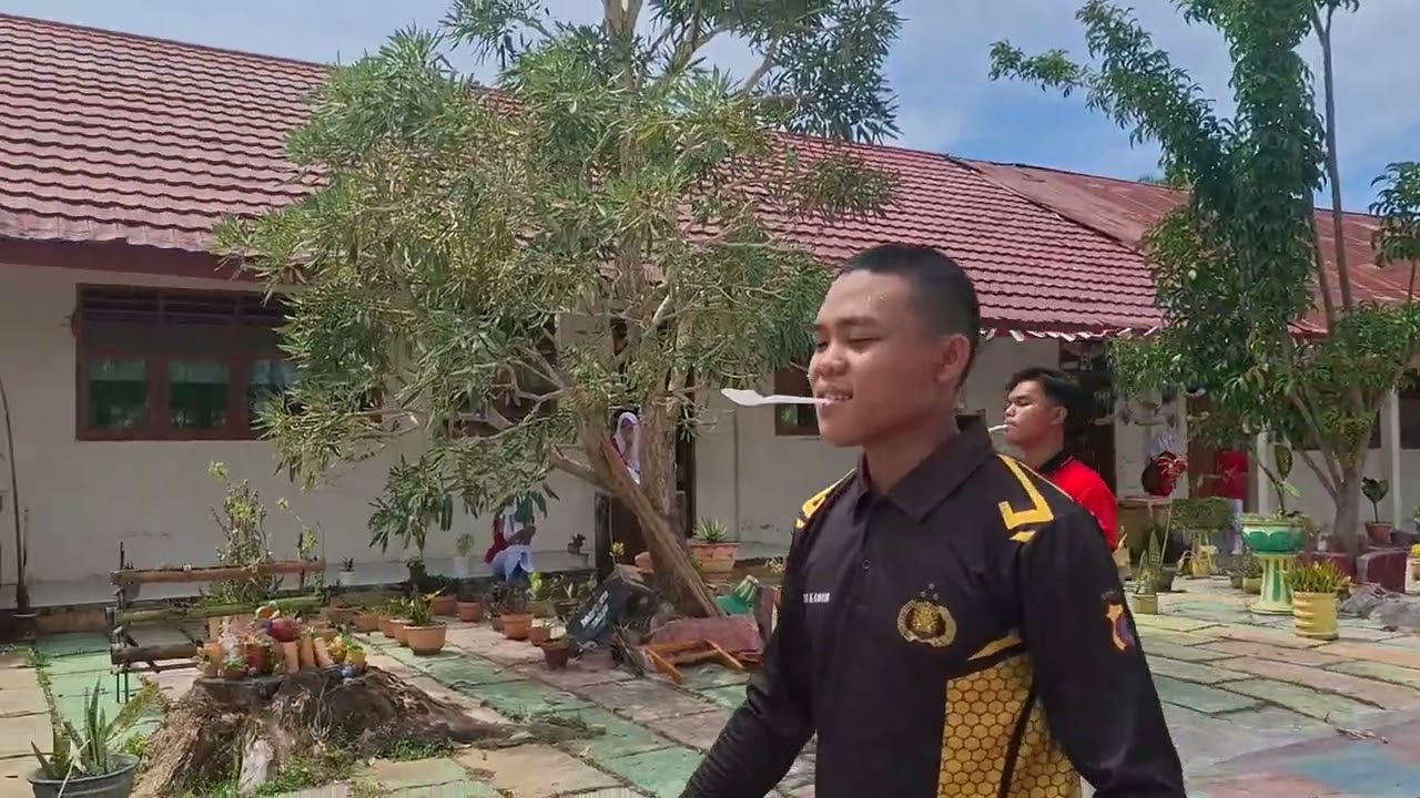 Wali kelas selalu menjadi supporter bagi perwaliannya dilomba apapun